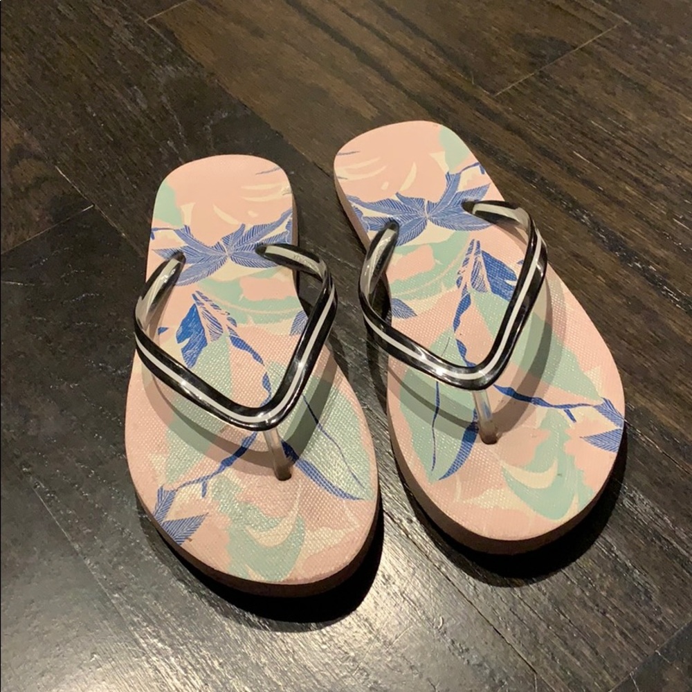 Flip flops. - Picture 2 of 2